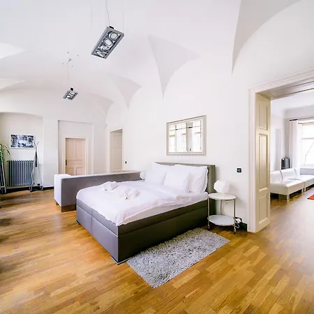 Celebrities Apt. Old Town Square Appartamento